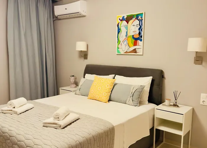 Kyra's Flat * Σκιάθος Πόλη